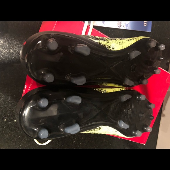 Men’s soccer cleats size 12 - Picture 3 of 3